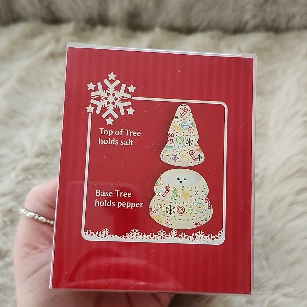 Hallmark stacking salt and pepper shakers Christmas design. NIB